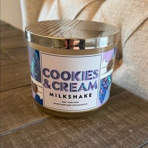 Bath & Body Works Cookies & Cream Milkshake Candle